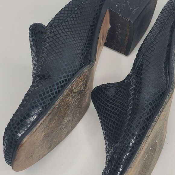 Stuart Weitzman Black Snakeskin Python Slip On Loafer 7 1/2 - Picture 11 of 16